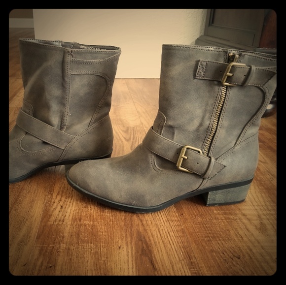 Chinese Laundry Shoes - Gray Size 8 Chinese Laundry Ankle Booties